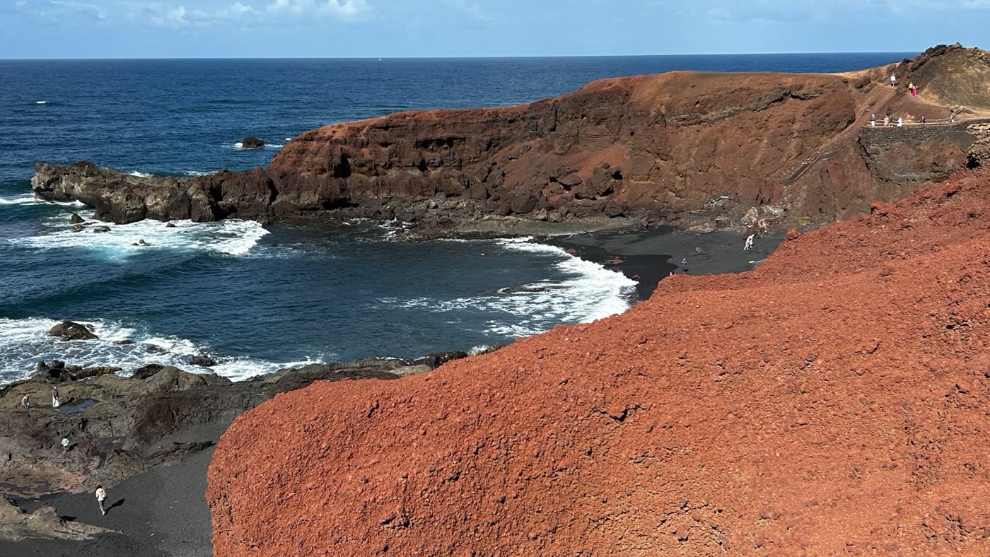 Charco de los Clicos: spiaggia nera e pareti rosse